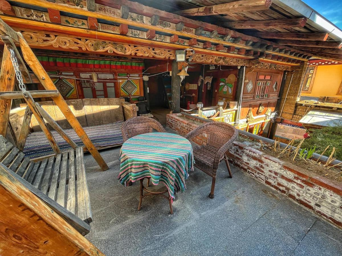 Tavern Hostel仁和客栈 Shangri-La Exterior foto